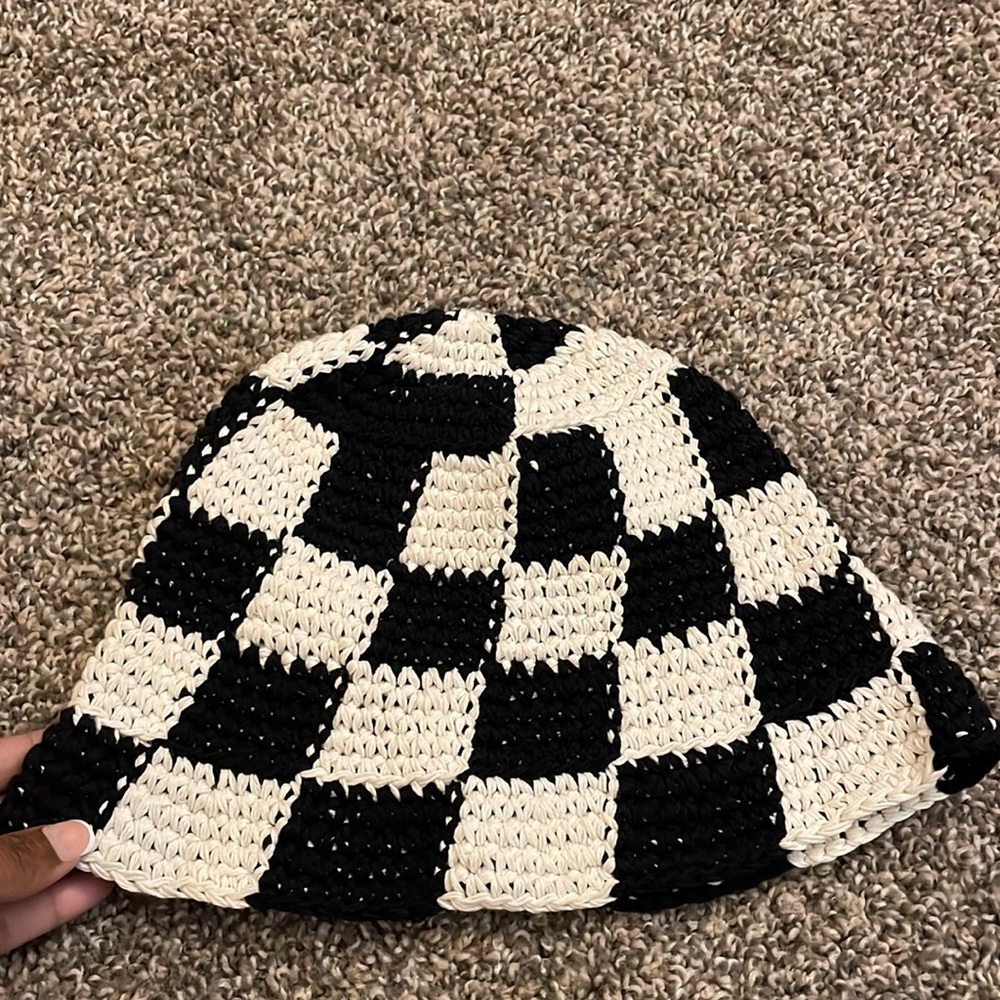 Black & White knit bucket hat